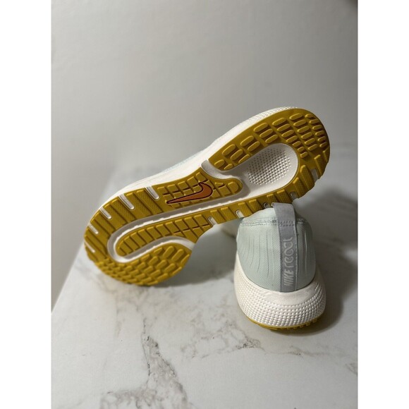 Nike Womens React Escape Run Sz 12 Flyknit Running Shoes Barely Green DC4269 300 - Picture 7 of 9